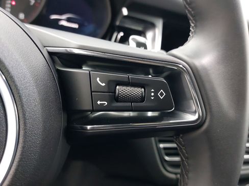 Used 2025 Porsche Macan image 20