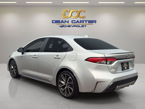 Used 2021 Toyota Corolla SE FWD image 3