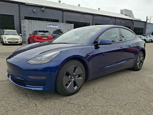 Used 2023 Tesla Model 3 Standard Range RWD image 3
