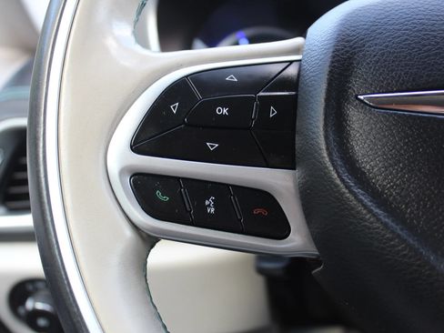 Used 2018 Chrysler Pacifica Limited w/ Advanced Safetytec Group FWD image 27