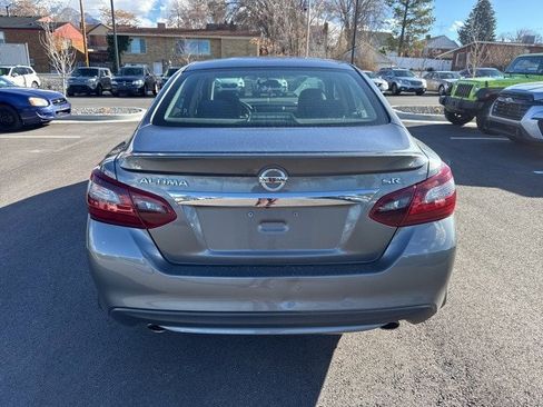 Used 2017 Nissan Altima 2.5 SR w/ LED Appearance Package image 4