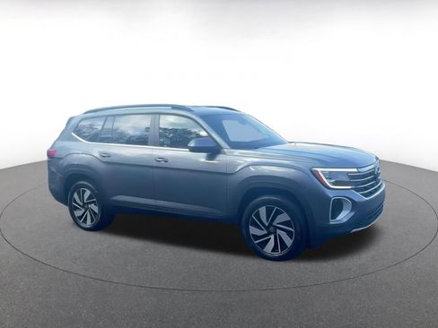 Used 2025 Volkswagen Atlas SE image 2