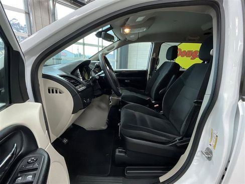 Used 2019 Dodge Grand Caravan SE image 11