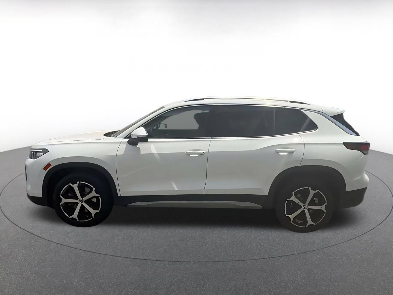 Used 2026 Volkswagen Tiguan SE AWD/4WD image 7