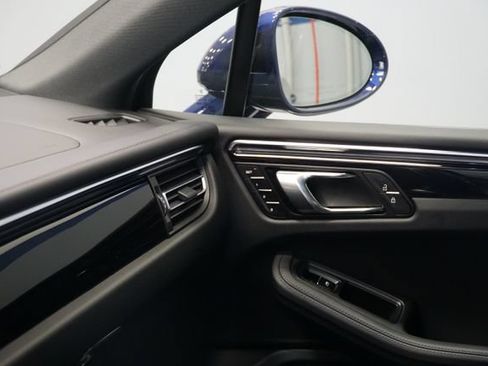 Certified 2026 Porsche Macan AWD/4WD image 22