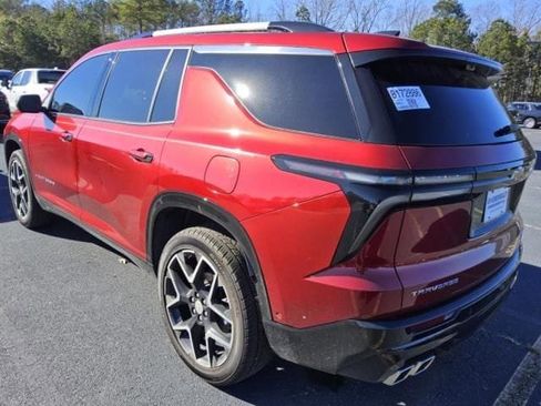 Used 2025 Chevrolet Traverse High Country image 2