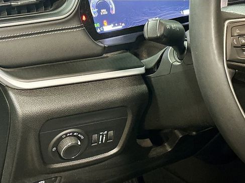 Used 2024 Jeep Grand Cherokee Altitude image 11