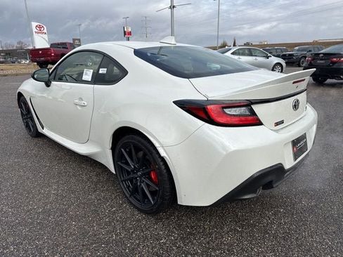 Used 2026 Toyota GR86 Premium w/ Performance Package image 9