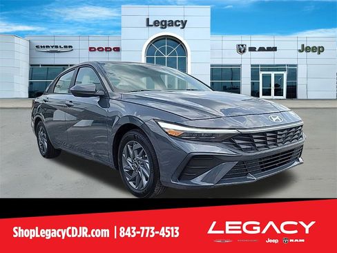 Used 2024 Hyundai Elantra SEL image 1