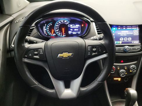 Used 2020 Chevrolet Trax LT w/ LT Convenience Package FWD image 22