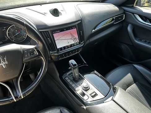 Used 2021 Maserati Levante image 21