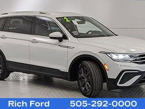 Used 2022 Volkswagen Tiguan SE image 1