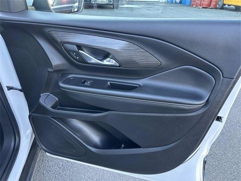 Used 2024 GMC Terrain SLE image 8