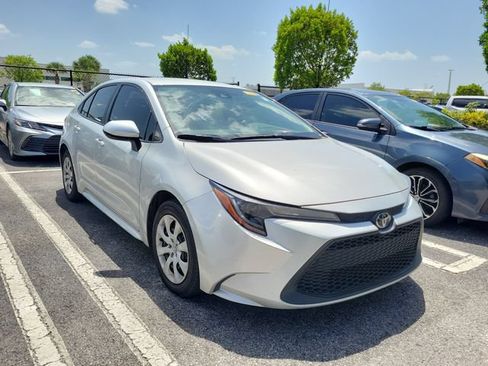 Used 2022 Toyota Corolla LE FWD image 3