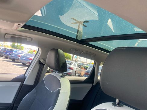 New 2025 Volkswagen Taos SE image 31