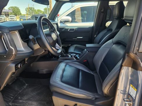 Used 2024 Ford Bronco Outer Banks AWD/4WD image 2
