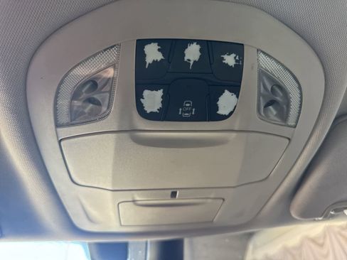 Used 2017 Chrysler Pacifica Limited FWD image 29