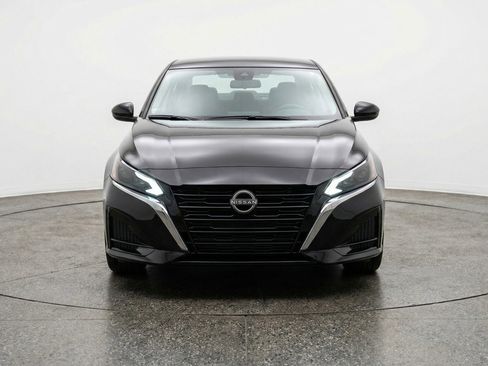 Used 2025 Nissan Altima 2.5 SV image 2