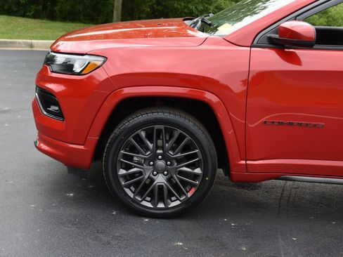 Certified 2022 Jeep Compass Limited AWD/4WD image 11