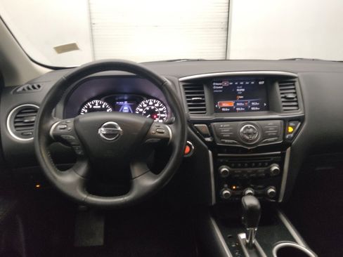 Used 2019 Nissan Pathfinder SV AWD/4WD image 22