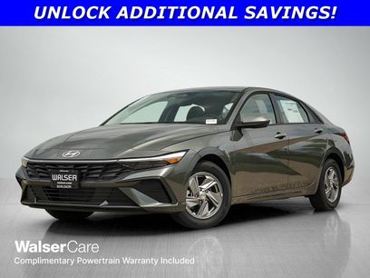 New 2025 Hyundai Elantra SE