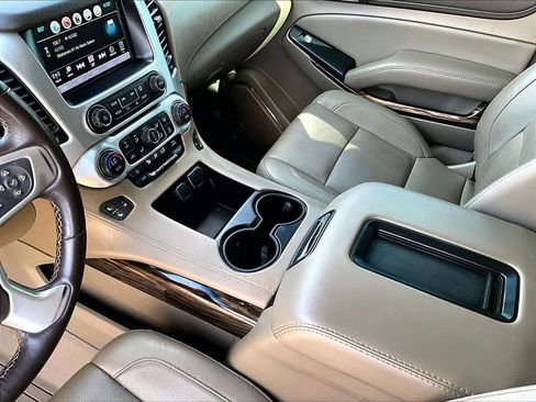 Used 2020 GMC Yukon XL SLT w/ Premium Edition RWD image 17