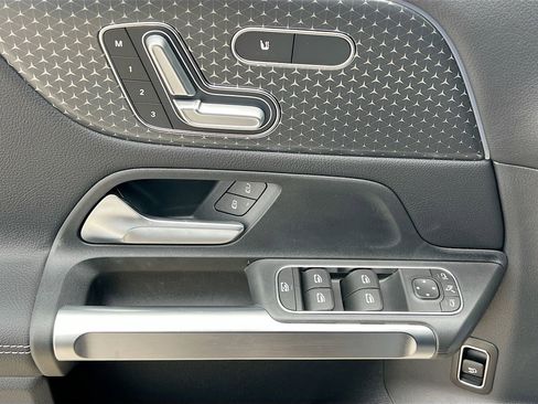 Used 2025 Mercedes-Benz GLB 250 GLB 250 w/ Winter Package image 14