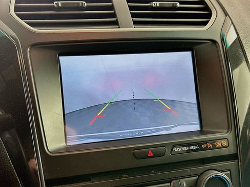 Used 2018 Ford Explorer XLT w/ Equipment Group 201A image 22