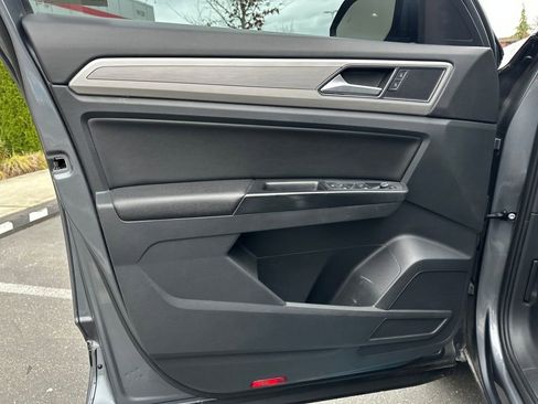 Used 2018 Volkswagen Atlas SE image 11