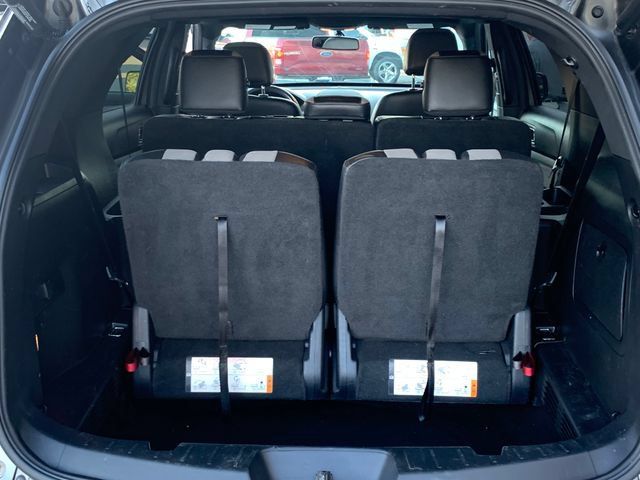 Used 2017 Ford Explorer XLT w/ Equipment Group 202A FWD image 18