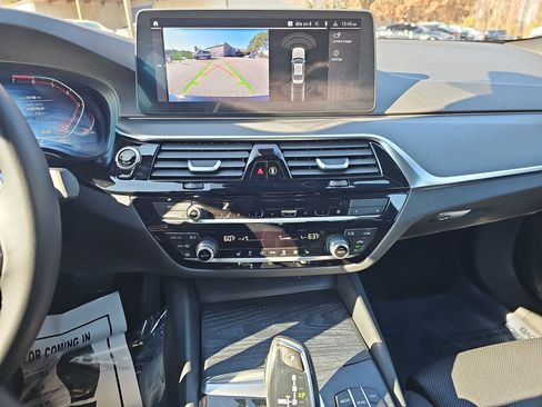 Certified 2023 BMW 530i w/ Premium Package image 21