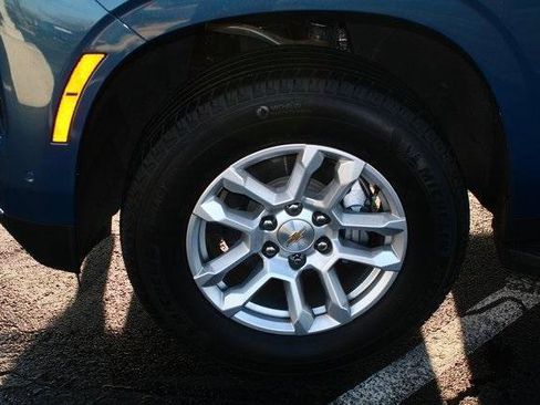 Used 2025 Chevrolet Tahoe LS image 2