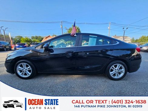 Used 2017 Chevrolet Cruze LT w/ Sun And Sound Package FWD image 2