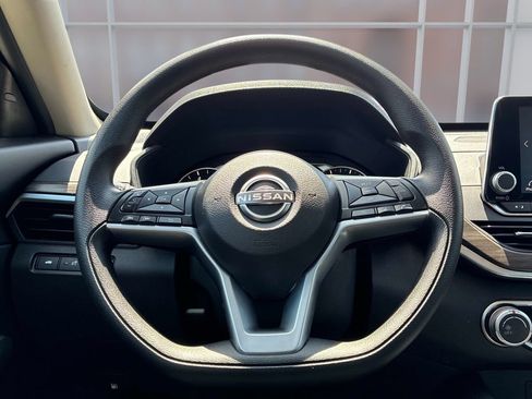 Used 2025 Nissan Altima 2.5 SV FWD image 24