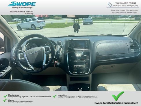 Used 2013 Chrysler Town & Country Touring FWD image 15