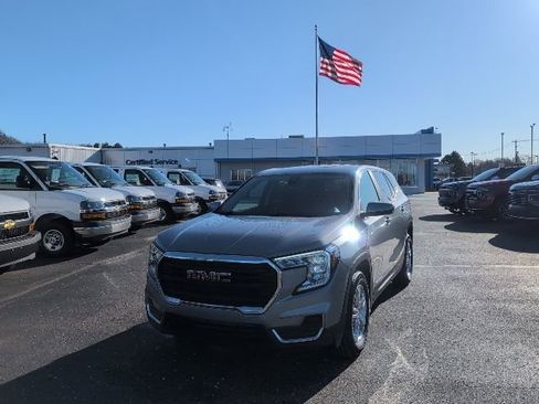 Used 2023 GMC Terrain SLE w/ LPO, Floor Liner Package image 1