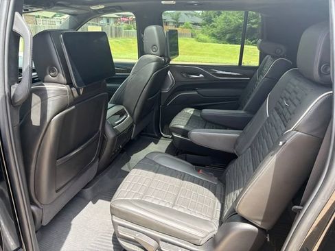 Certified 2024 Cadillac Escalade ESV Sport Platinum w/ LPO, ONYX Package AWD/4WD image 17
