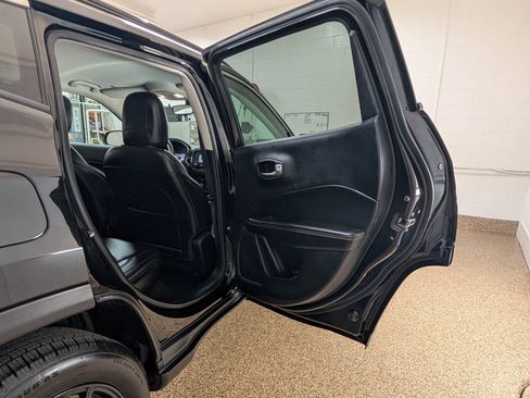 Used 2018 Jeep Compass Latitude w/ Cold Weather Group AWD/4WD image 16