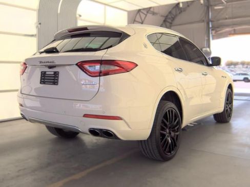 Used 2019 Maserati Levante GranLusso AWD/4WD image 3