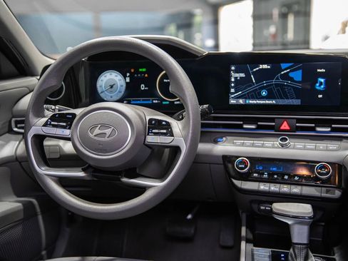 Used 2024 Hyundai Elantra SEL image 10