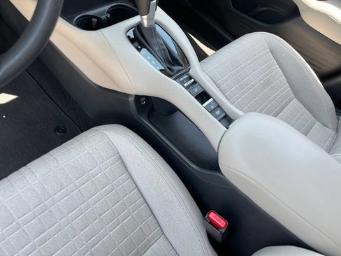 Certified 2025 Honda HR-V LX image 19