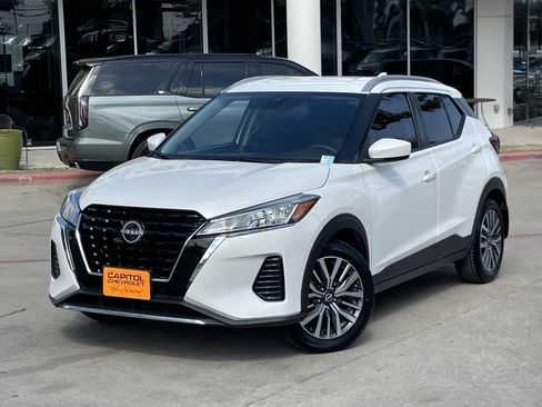 Used 2023 Nissan Kicks SV image 10