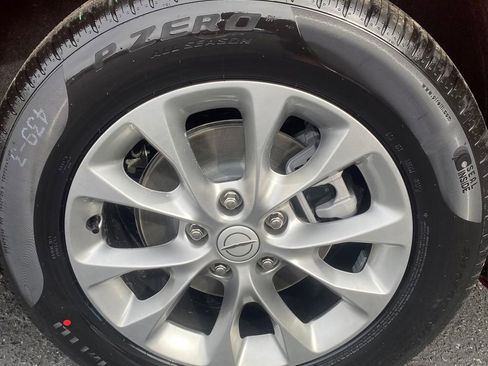 New 2026 Chrysler Pacifica Limited FWD image 12