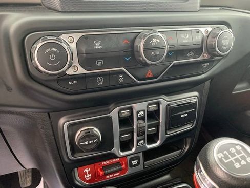 Used 2018 Jeep Wrangler Unlimited Rubicon image 18