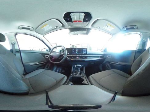 Used 2025 Kia K4 FWD image 40