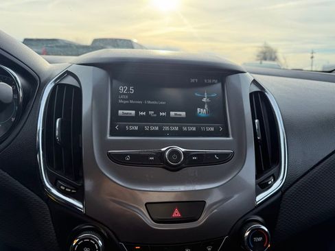 Used 2017 Chevrolet Cruze LT image 11