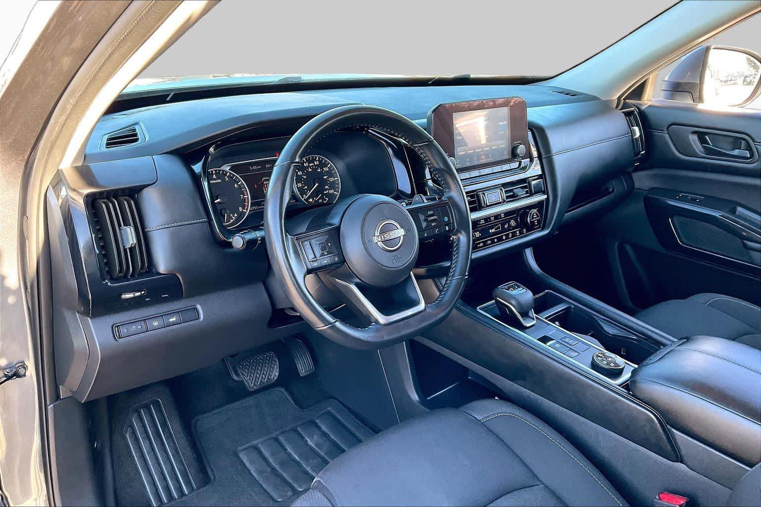 Used 2025 Nissan Pathfinder SV AWD/4WD image 16