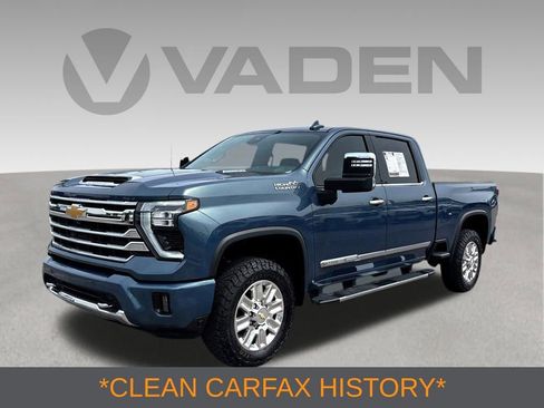 Used 2025 Chevrolet Silverado 2500 High Country w/ Technology Package AWD/4WD image 3