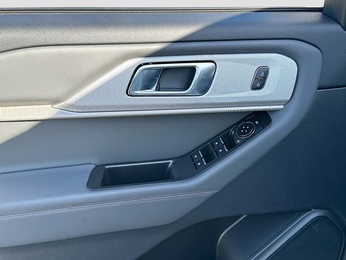 New 2026 Ford Explorer Active image 13