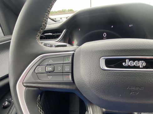 Certified 2024 Jeep Grand Cherokee Altitude image 5